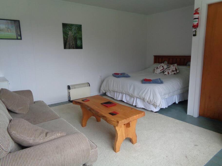 Rustic Woolshed Appartement Owen River Buitenkant foto